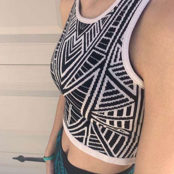 F21 Crop Top - Picture 2 of 3